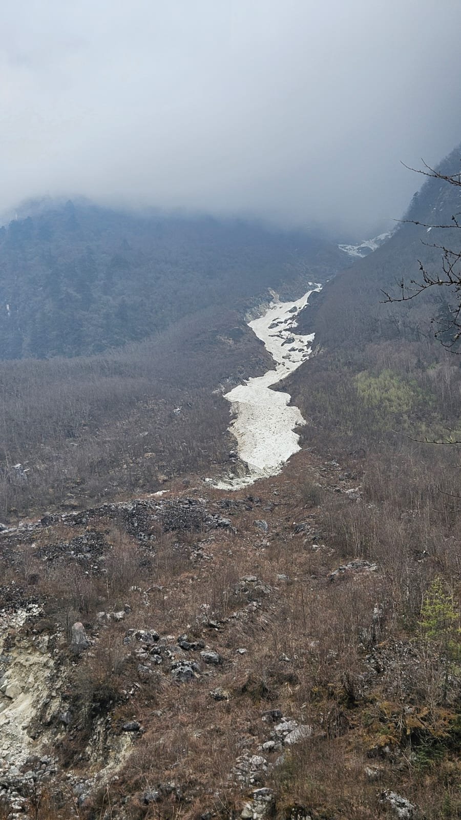 Abstieg von Bimthang über Goa nach Dharapani